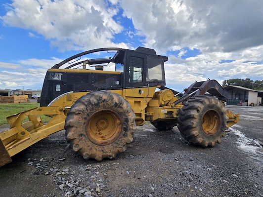 2004 CAT 525B Grapple Skidder